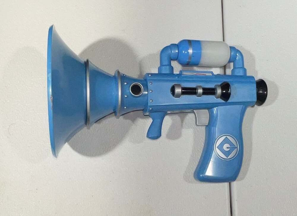 Despicable Me Fart Gun Blaster Light Up Sounds Universal Thinkway Toys Minions